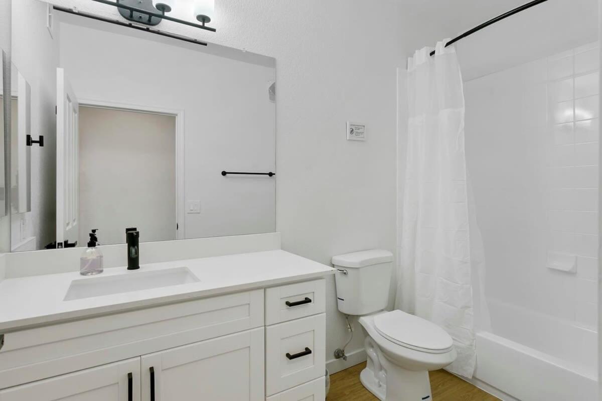 Cozysuites Glendale By The Stadium With Pool 02 Exteriör bild